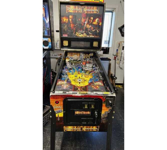 Stern PIRATES OF THE CARIBBEAN Pinball Machine for sale 