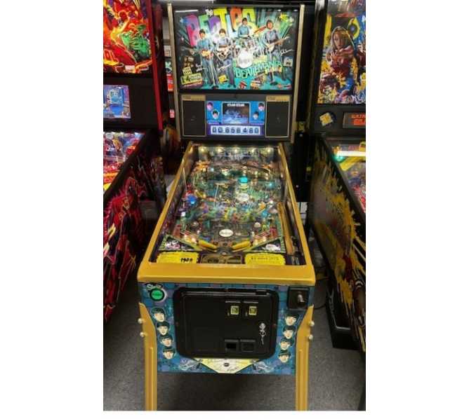 Stern THE BEATLES "BEATLEMANIA" THE GOLD ED Pinball Game for sale 