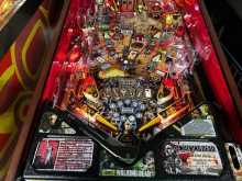 STERN THE WALKING DEAD LE Pinball Machine for sale 